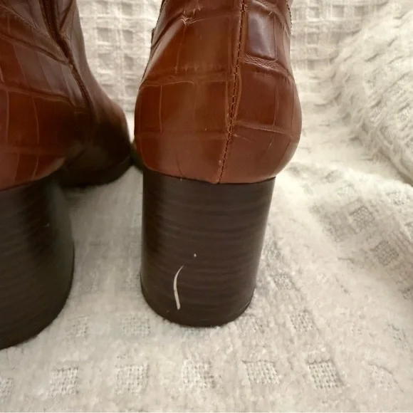 Melrose Ave Women’s Faux Leather Block Heel Side-Zip Pointed Toe Booties - Picture 8 of 12